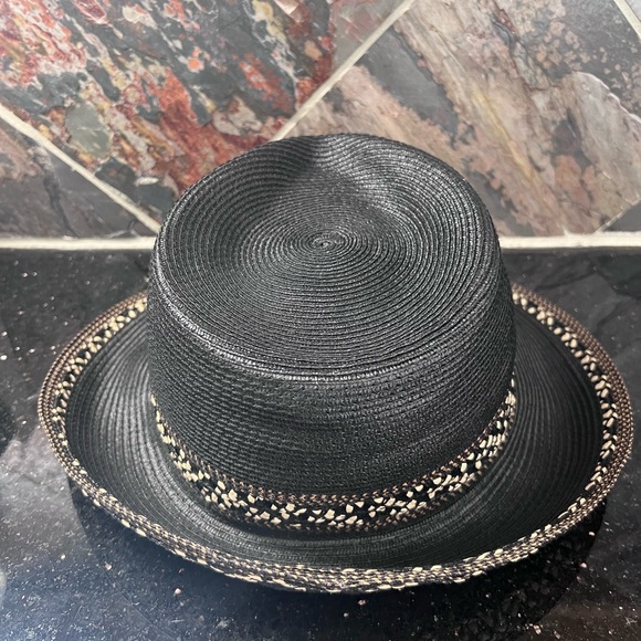 Eric Javits - Black Fedora with Tan Patterned Band - UPF 50+ - Picture 4 of 7